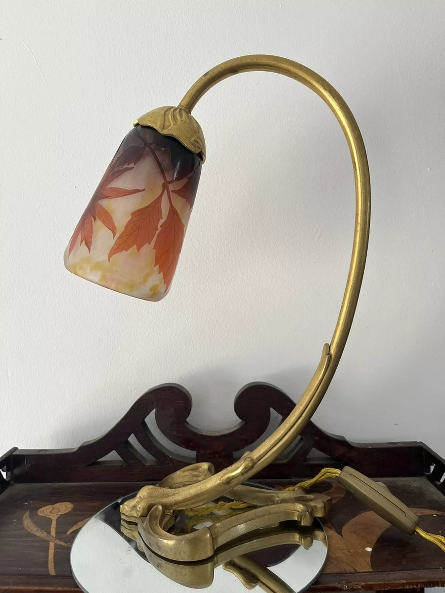 ドーム兄弟（ドームナンシー）菊の花が描かれたアンティーク