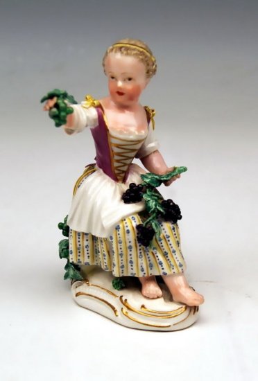 マイセン人形 葡萄を持つ庭師の少女 ケンドラー（1780年） – アンティークテーブルウェア