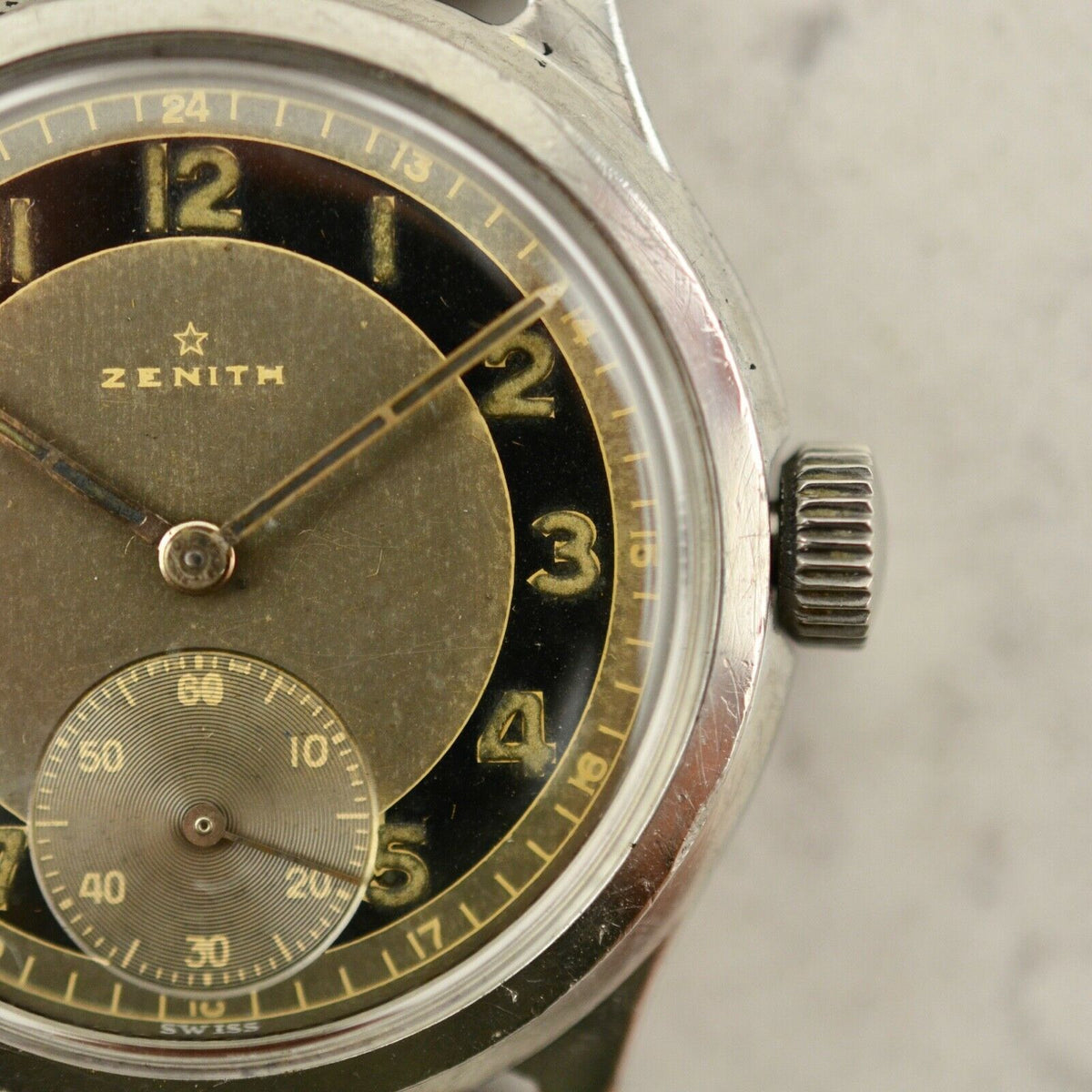 1950年 ヴィンテージ ゼニス カラトラバ ミリタリー 腕時計 126-6 スチール製 – アンティークテーブルウェア
