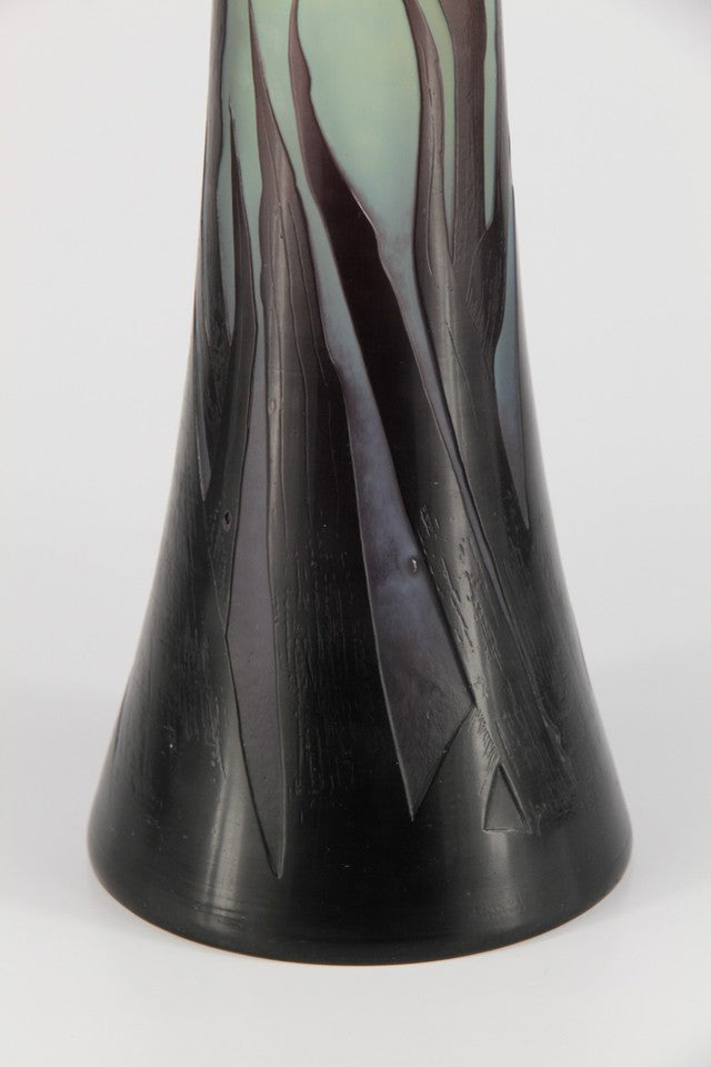 エミール・ガレ グラジオラスと蝶文 酸化腐食彫 カメオガラス 大型花瓶（1910年頃）