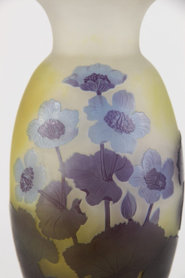 エミールガレ「キンセンカ（Calendula）」の花が描かれた花瓶