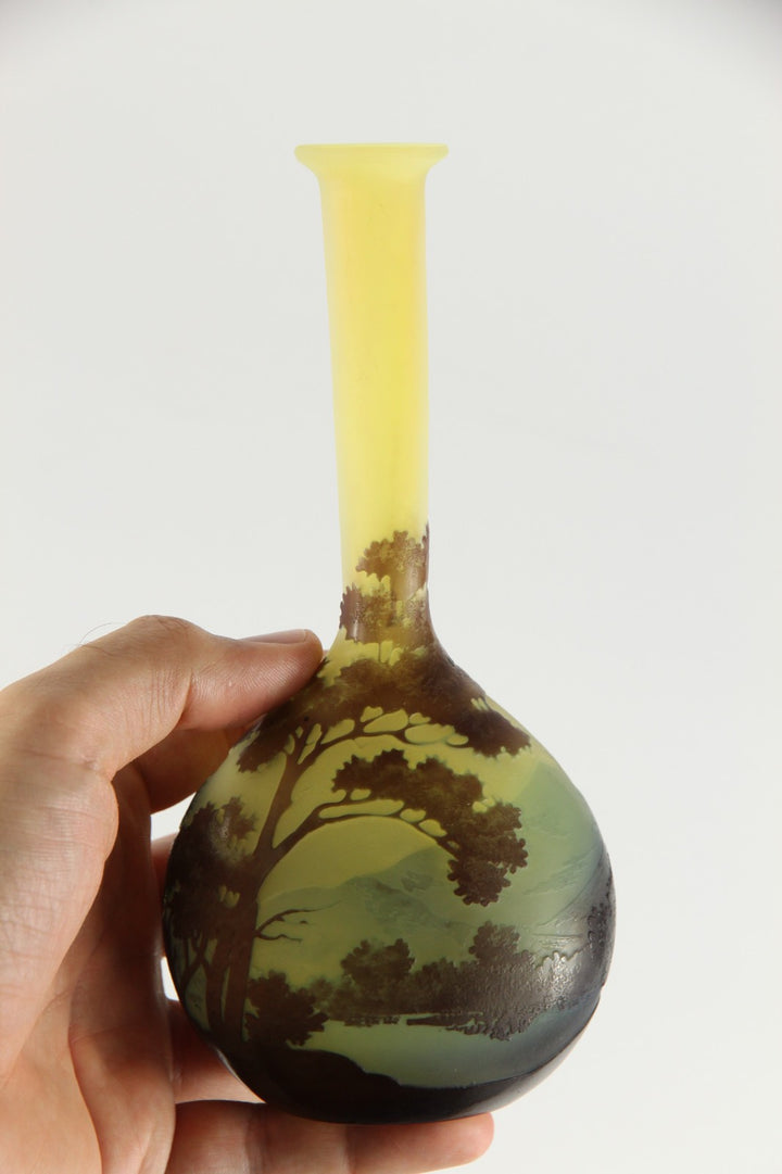 1920年頃の製造 エミールガレ「ヴォージュの風景」文 カメオ・ガラス花瓶