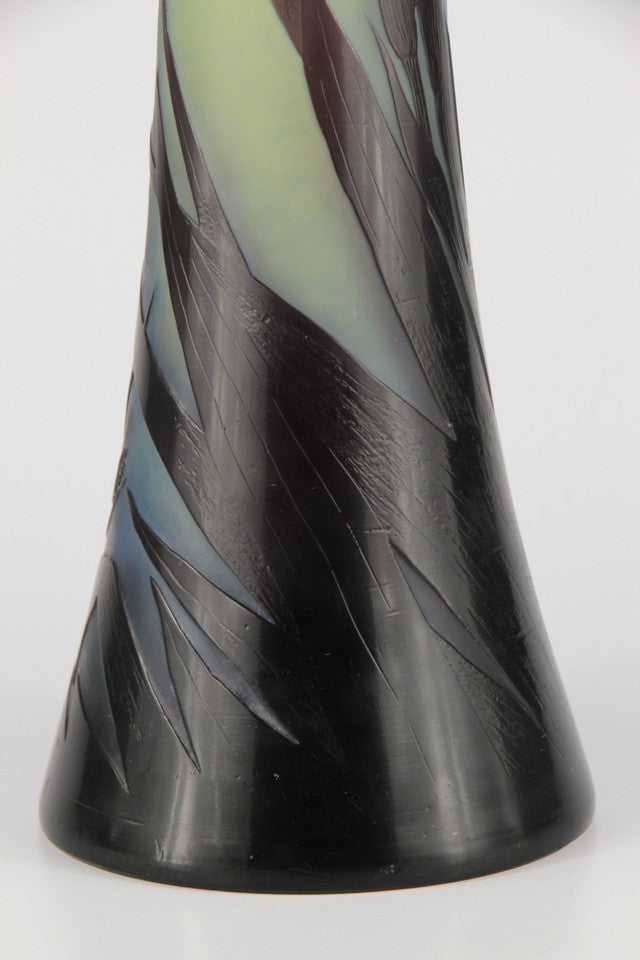 エミール・ガレ グラジオラスと蝶文 酸化腐食彫 カメオガラス 大型花瓶（1910年頃）