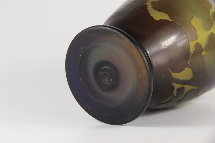 エミールガレ「キンセンカ（Calendula）」の花が描かれた花瓶