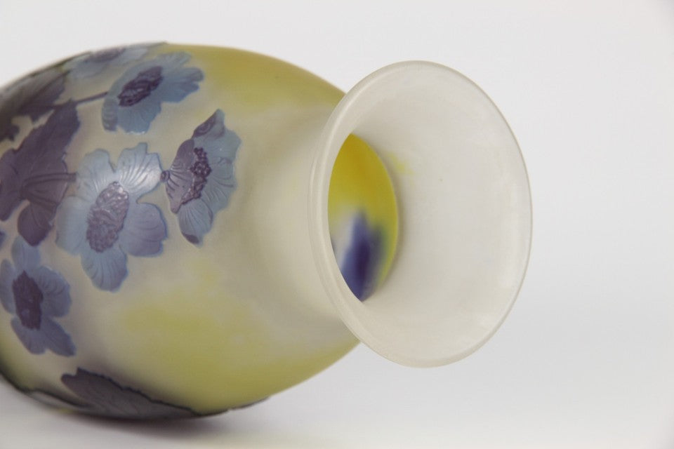 エミールガレ「キンセンカ（Calendula）」の花が描かれた花瓶