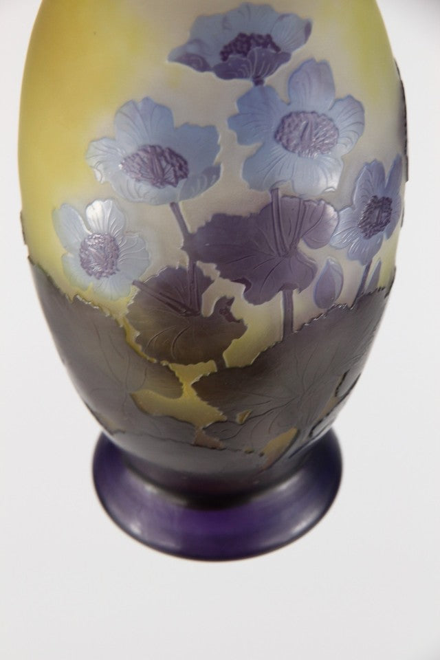 エミールガレ「キンセンカ（Calendula）」の花が描かれた花瓶