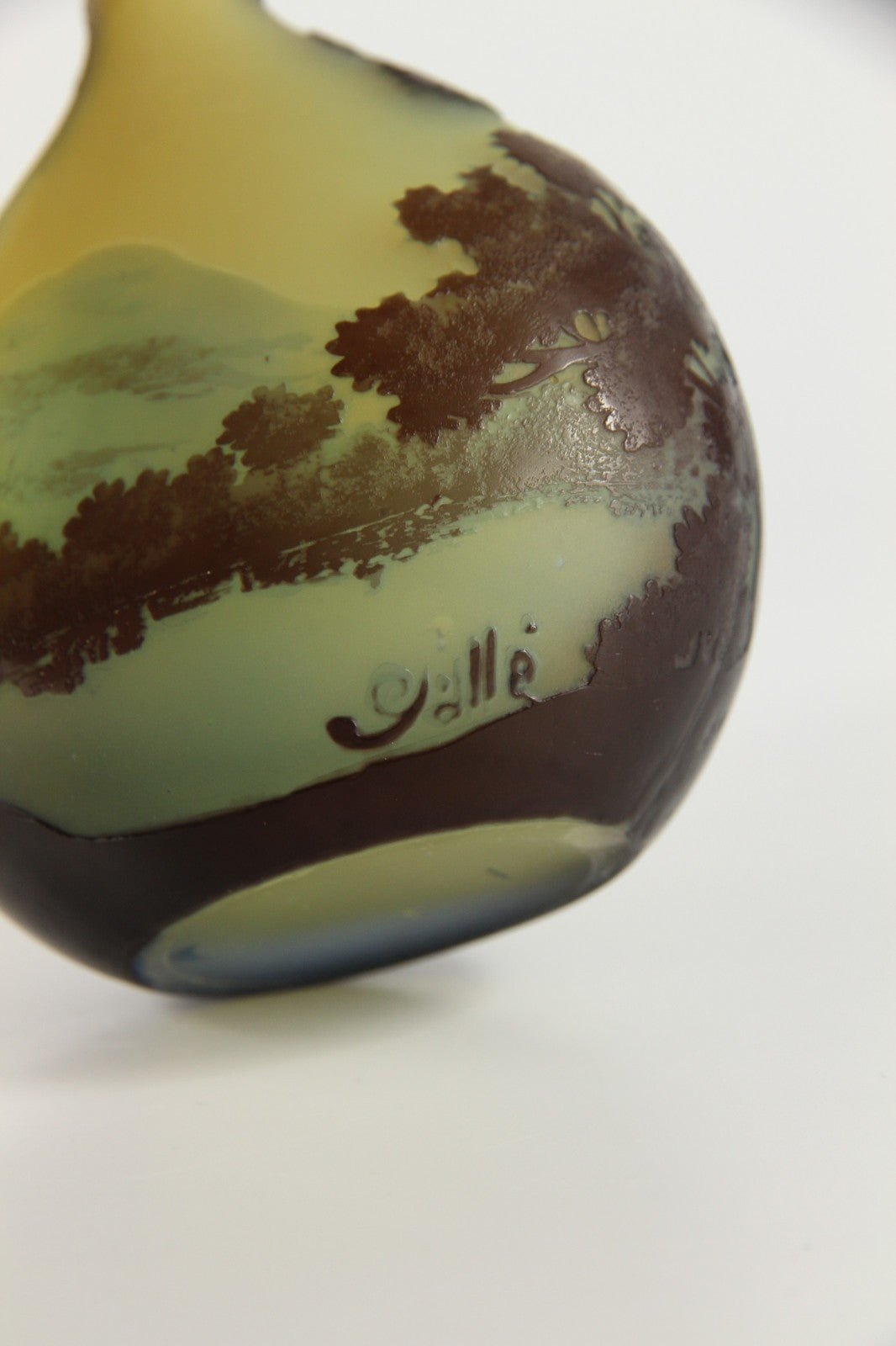 1920年頃の製造 エミールガレ「ヴォージュの風景」文 カメオ・ガラス花瓶
