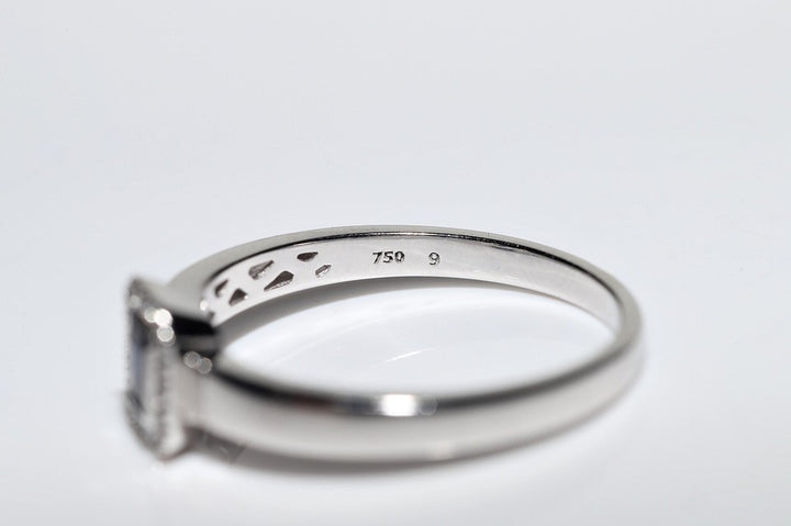 18Kホワイトゴールド天然ダイヤモンドとサファイアの装飾リング