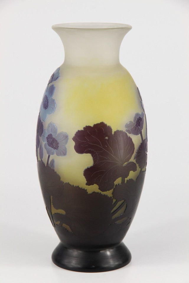 エミールガレ「キンセンカ（Calendula）」の花が描かれた花瓶