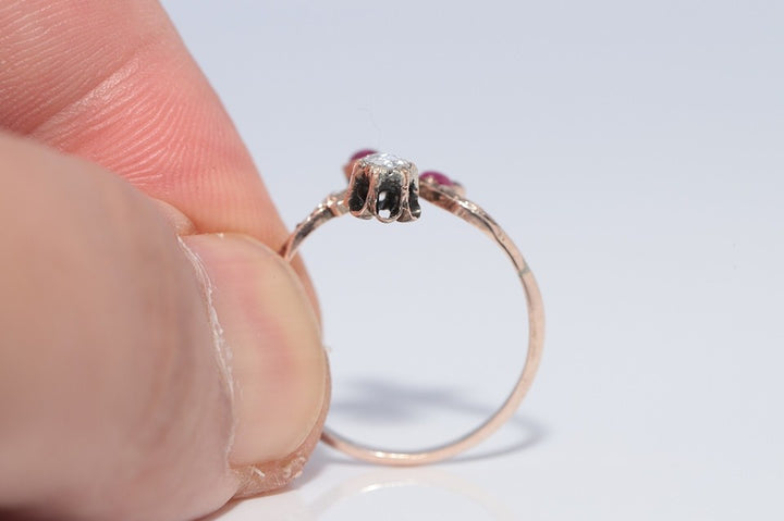 アンティーク1890年代頃 8Kゴールド天然ローズカットダイヤモンドとルビー装飾リング