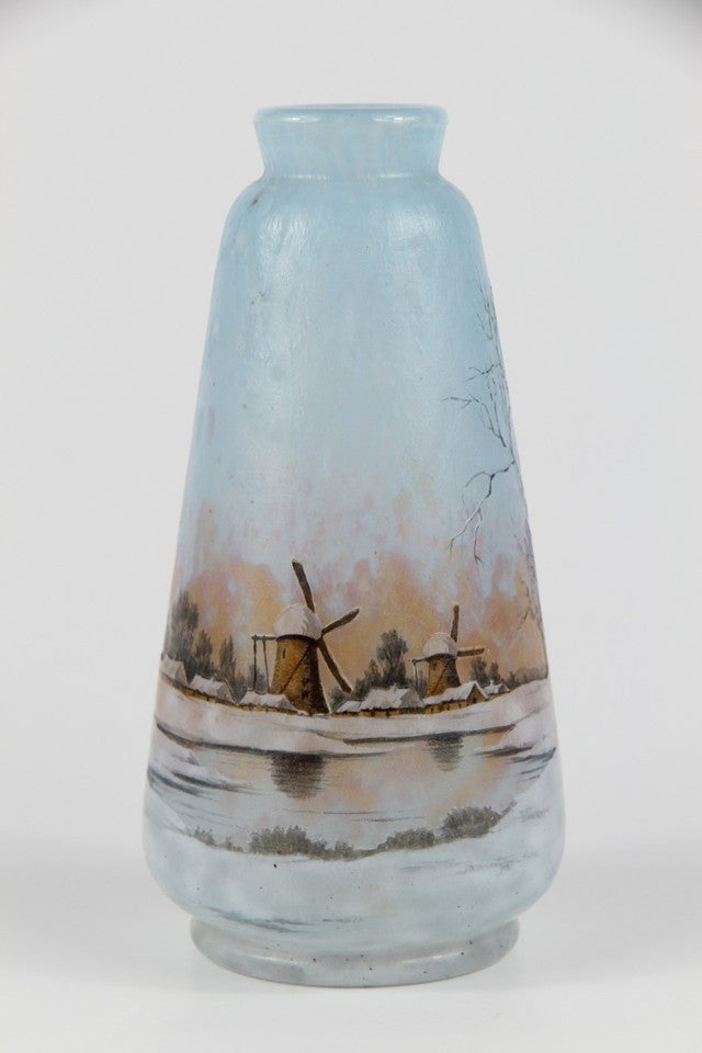 ドーム・ナンシー 冬景色文 エナメル彩 カメオガラス 花瓶（1900年頃）