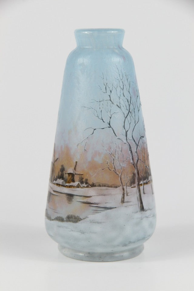 ドーム・ナンシー 冬景色文 エナメル彩 カメオガラス 花瓶（1900年頃）