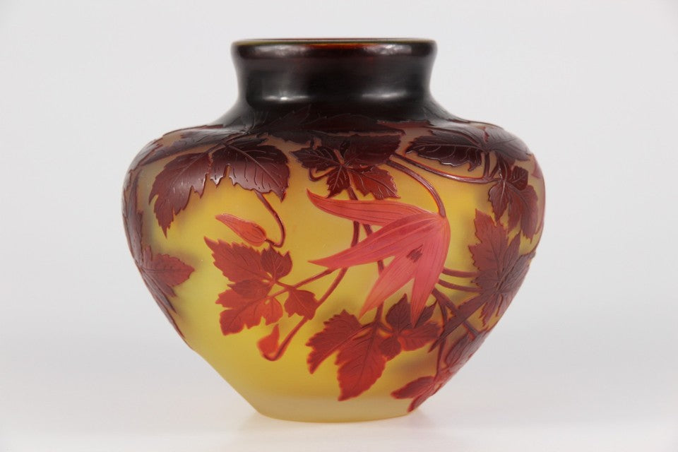 エミール・ガレ クレマチス文 酸化腐食彫 カメオガラス 花瓶（1925年頃）