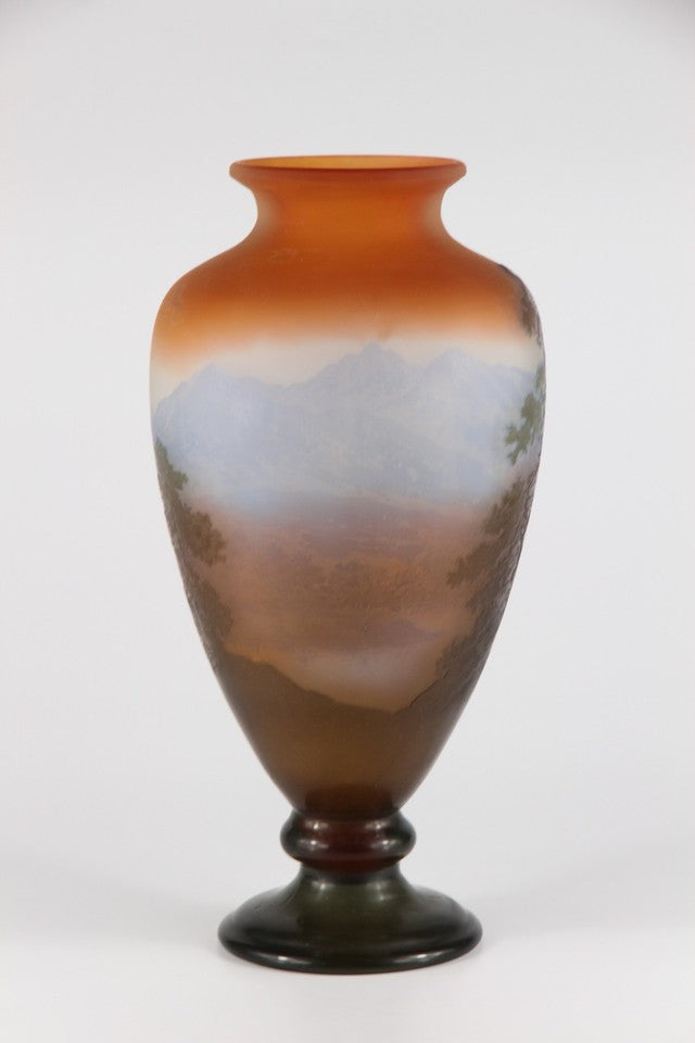 エミールガレ アルプスの山岳風景の花瓶