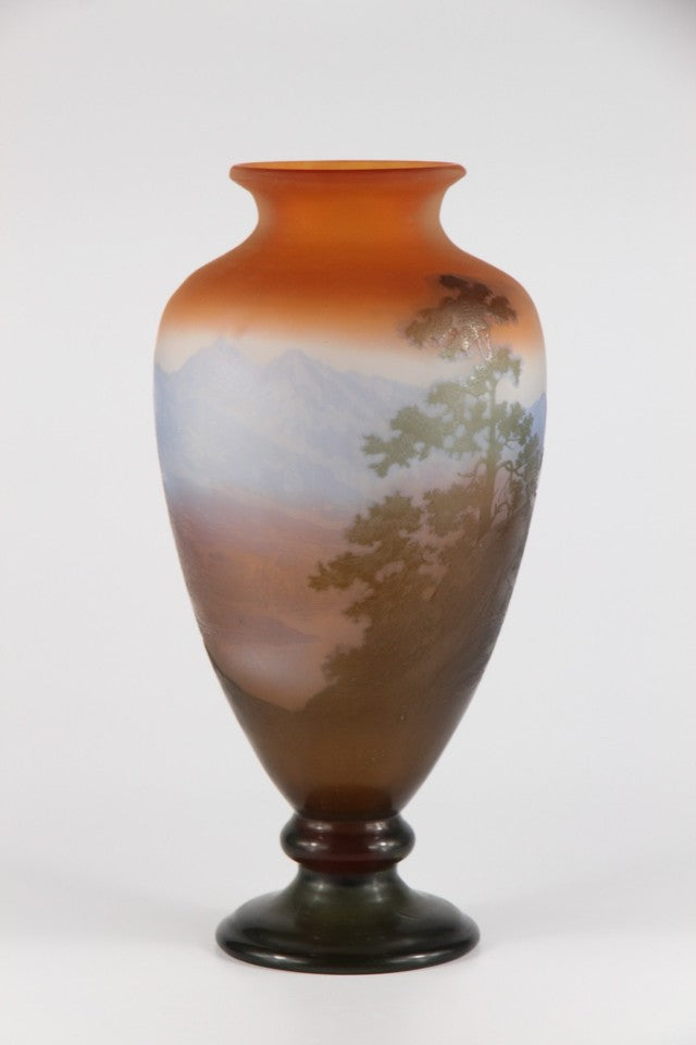 エミールガレ アルプスの山岳風景の花瓶