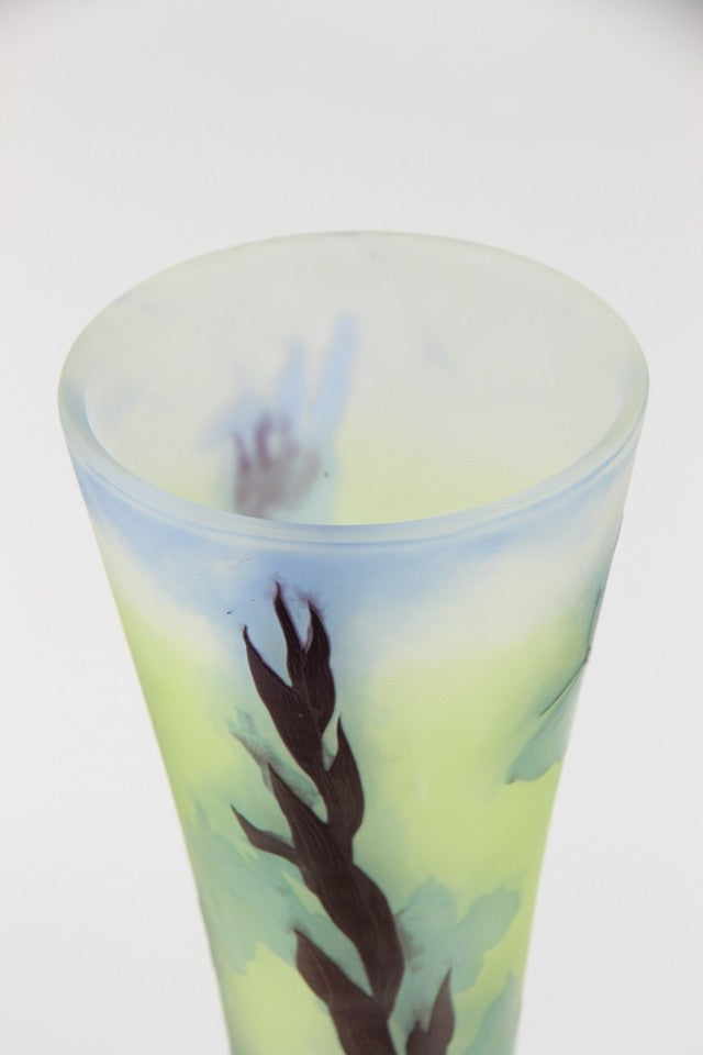 エミール・ガレ グラジオラスと蝶文 酸化腐食彫 カメオガラス 大型花瓶（1910年頃）