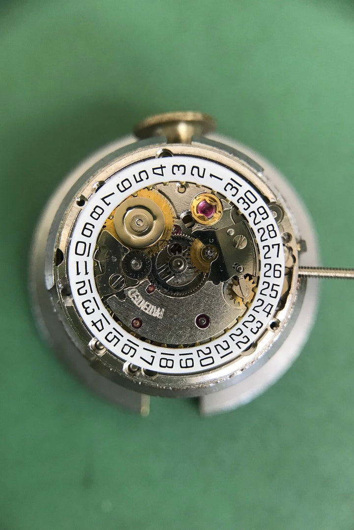 カルティエ　ゴドロンブレス　サントスカレ/ガルべLMサイズ バーガンディ（ワインレッド/ボルドー）文字盤 ステンレス x ゴールドコンビ自動巻モデル  Ref.2961