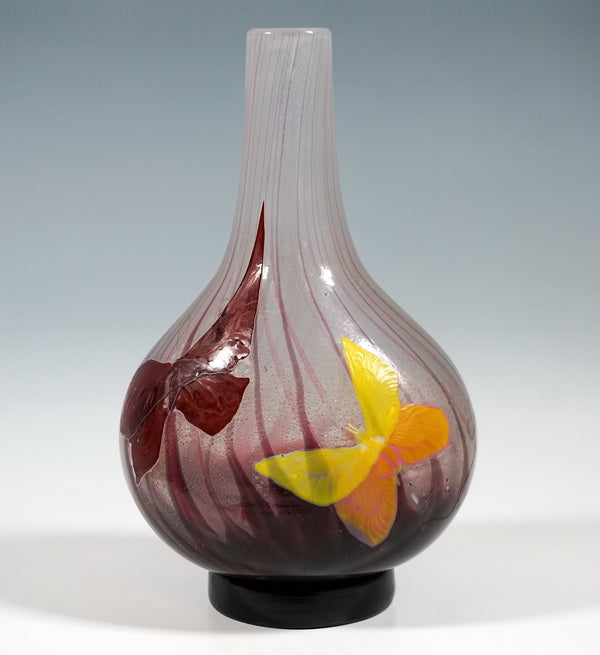 エミールガレの初期作品 蝶の象嵌細工の花瓶（Marqueterie Aux