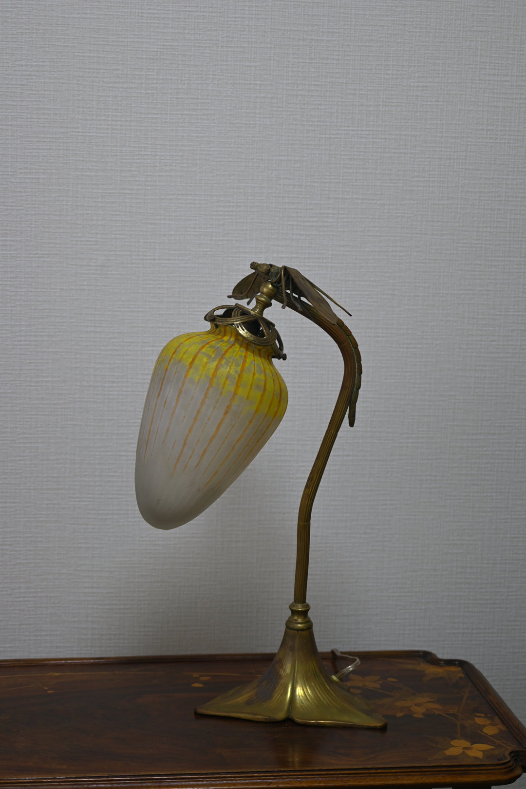 【保証書/箱付き】ドーム兄弟（ドームナンシー）トンボの装飾が描かれているアンティークテーブルランプ