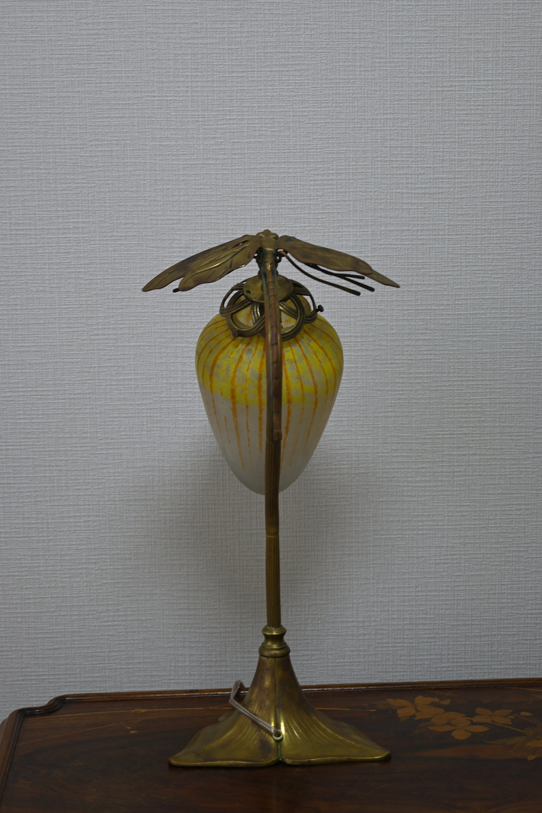 【保証書/箱付き】ドーム兄弟（ドームナンシー）トンボの装飾が描かれているアンティークテーブルランプ