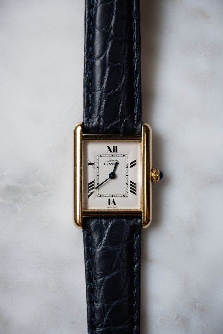 廃盤マスト ドゥ カルティエ タンク　ユニセックス ヴィンテージウォッチ 飛びローマン MMサイズ 純銀に18Kヴェルメイユ