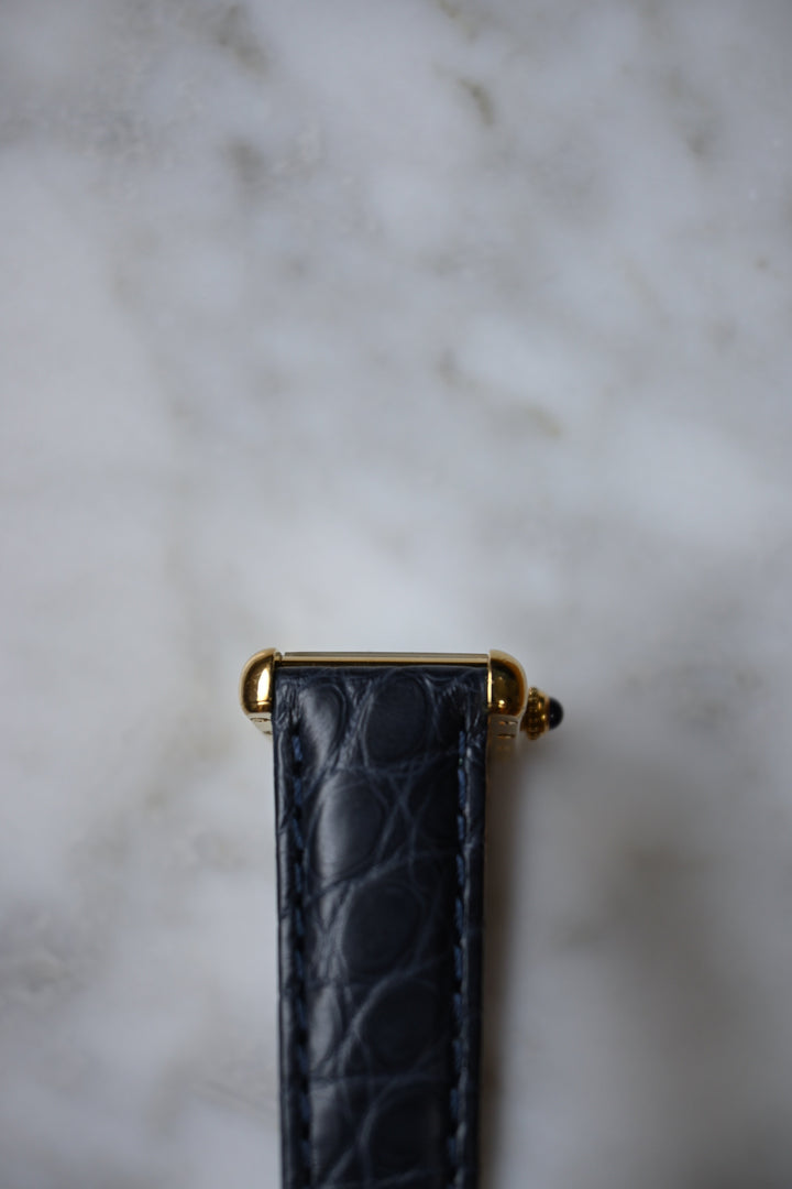 廃盤マスト ドゥ カルティエ タンク　ユニセックス ヴィンテージウォッチ 飛びローマン MMサイズ 純銀に18Kヴェルメイユ