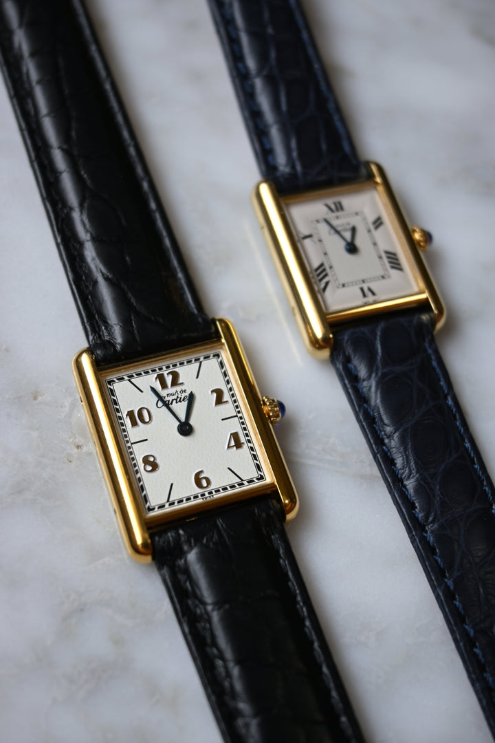 廃盤マスト ドゥ カルティエ タンク　ユニセックス ヴィンテージウォッチ 飛びローマン MMサイズ 純銀に18Kヴェルメイユ
