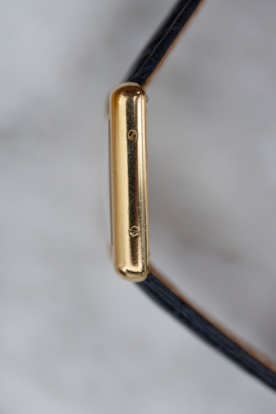 廃盤マスト ドゥ カルティエ タンク　ユニセックス ヴィンテージウォッチ 飛びローマン MMサイズ 純銀に18Kヴェルメイユ