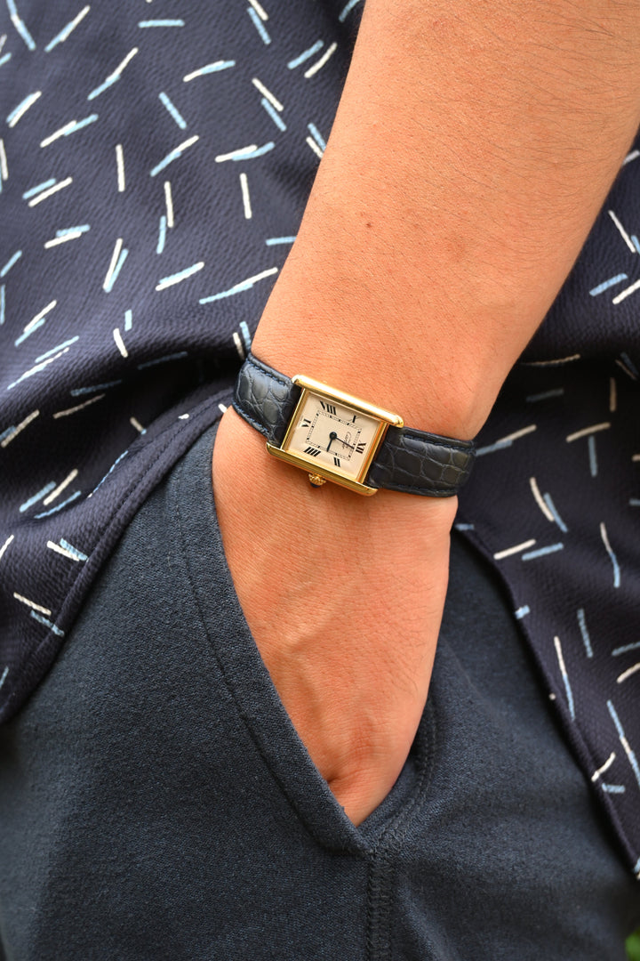 廃盤マスト ドゥ カルティエ タンク　ユニセックス ヴィンテージウォッチ 飛びローマン MMサイズ 純銀に18Kヴェルメイユ