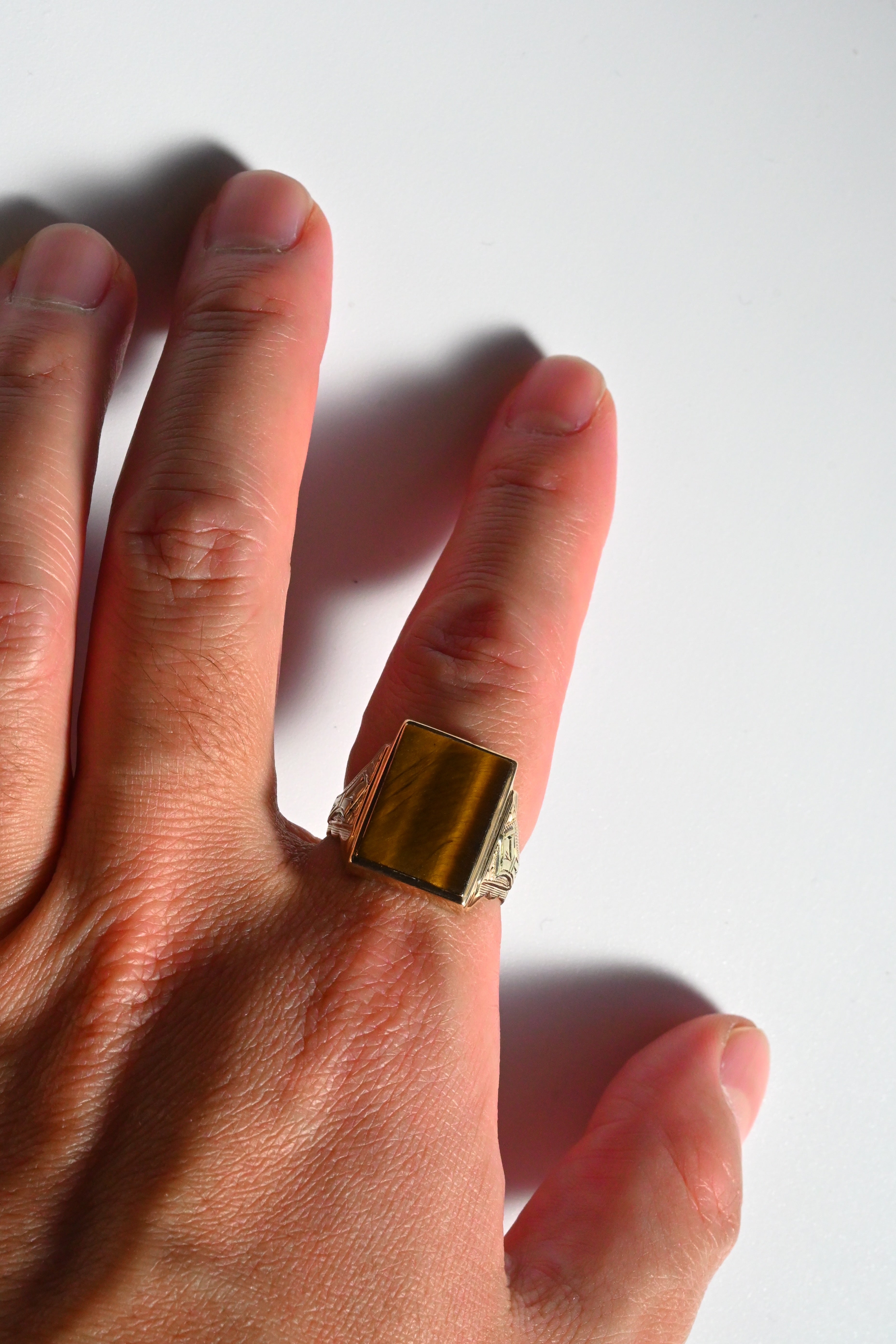 ルネ・ラリック “フォルモーズ（Formose）“ 花瓶 1924年デザイン