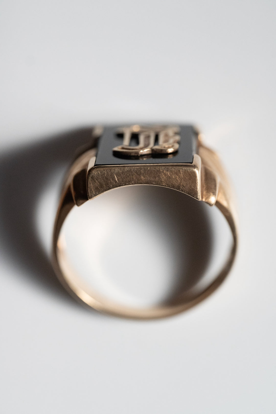 10K 1950s ヴィンテージ・ブラックオニキス・シグネットリング（イニシャル "L"）