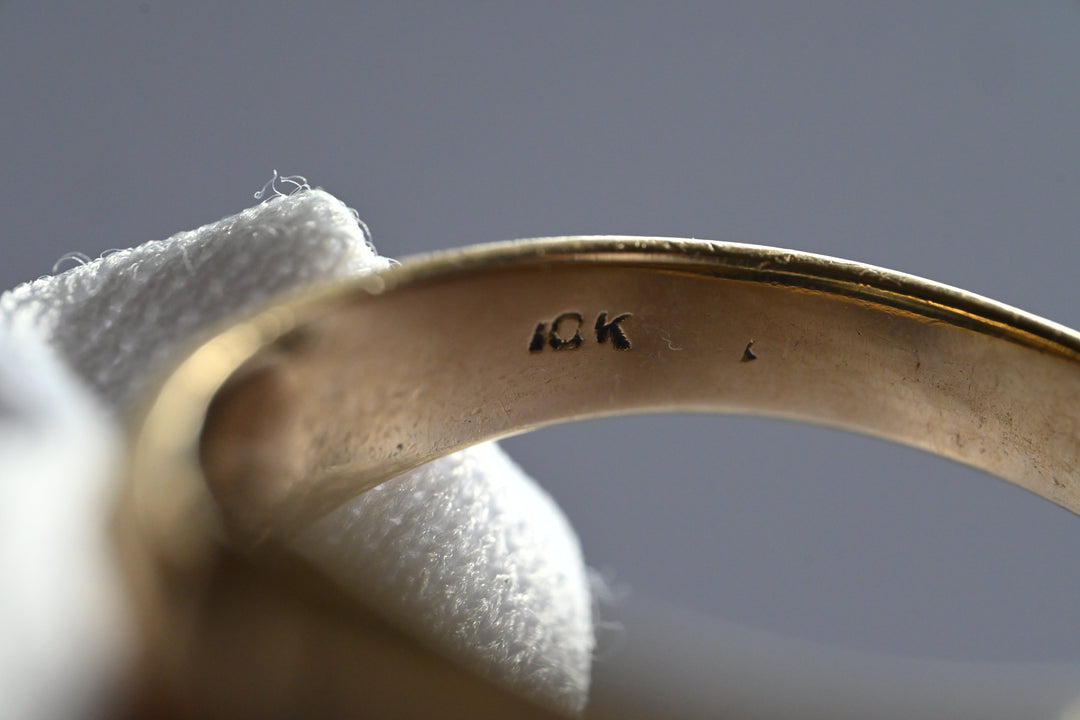 10K 1950s ヴィンテージ・ブラックオニキス・シグネットリング（イニシャル "L"）