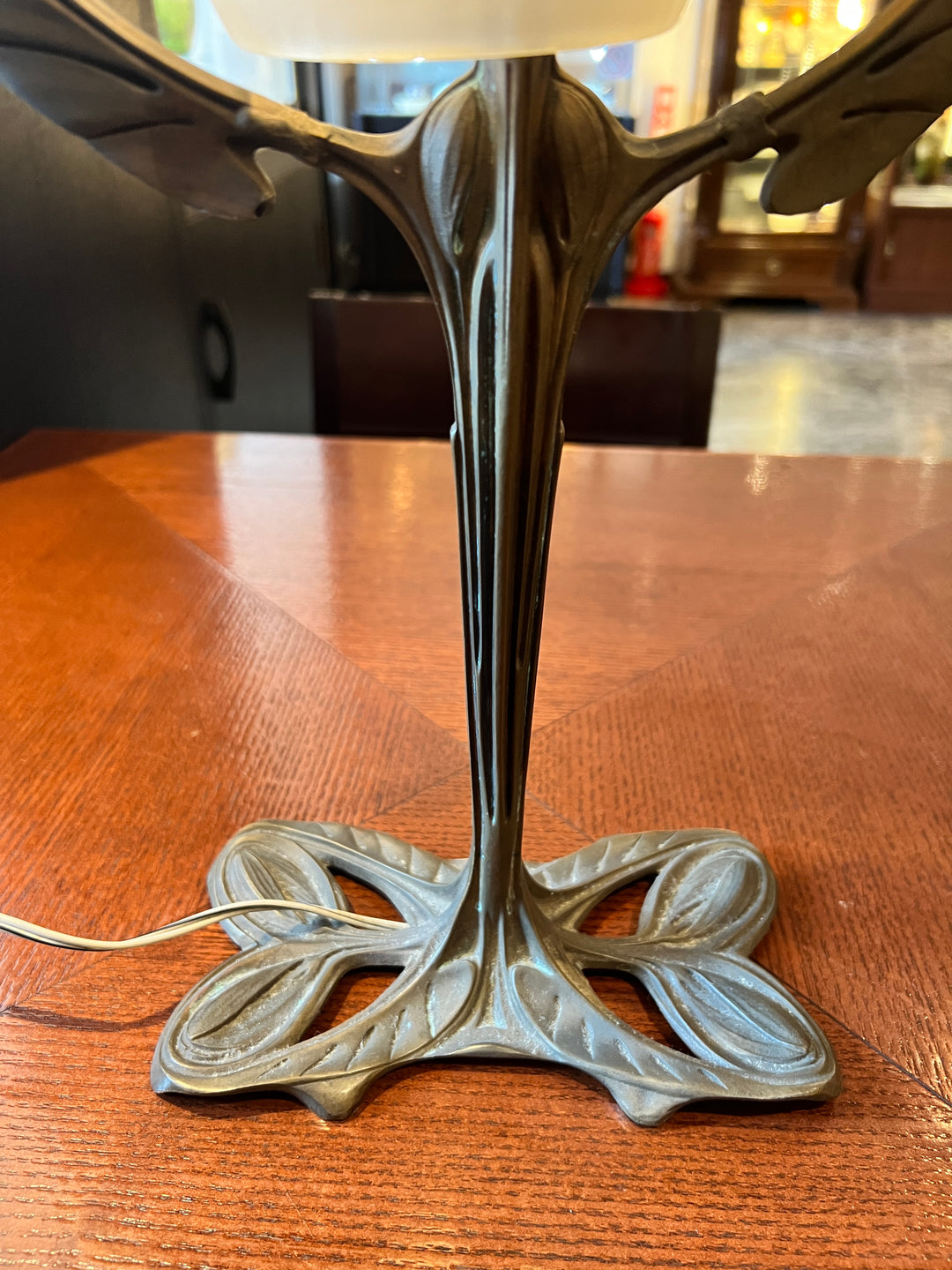 ドーム兄弟（ドームナンシー）アールヌーボー時代のテーブルランプ