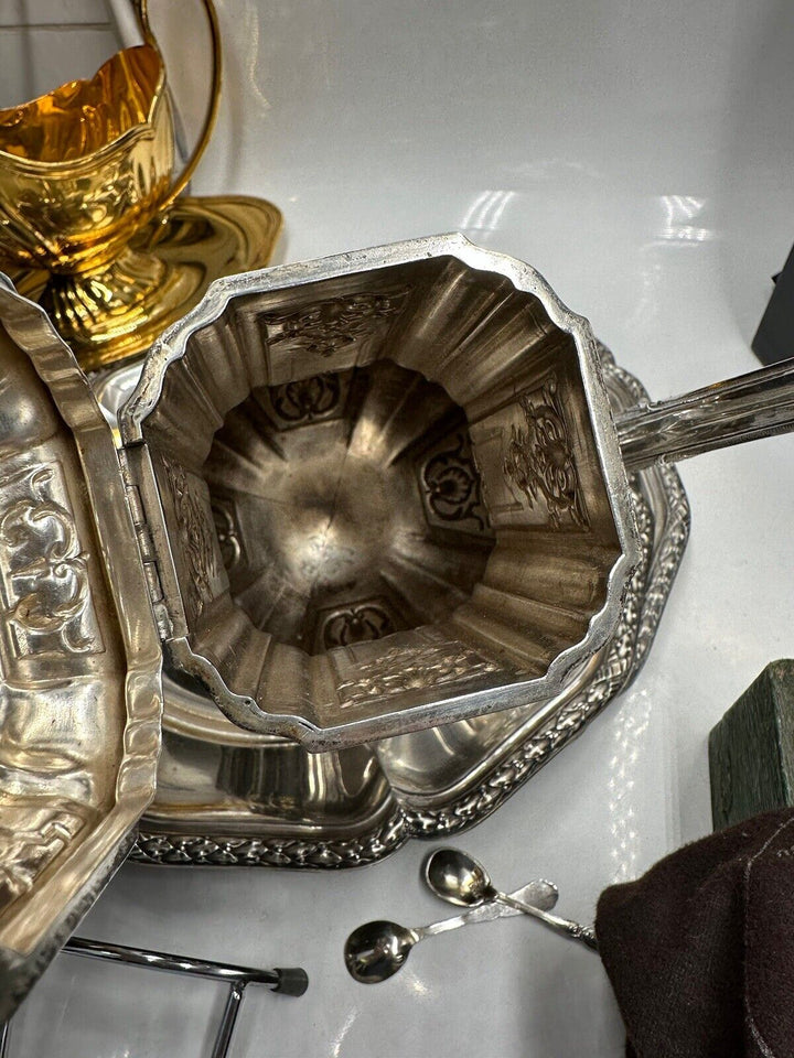 ピュイフォルカ純銀 スターリングシルバーのコーヒーポット  ゴシック様式