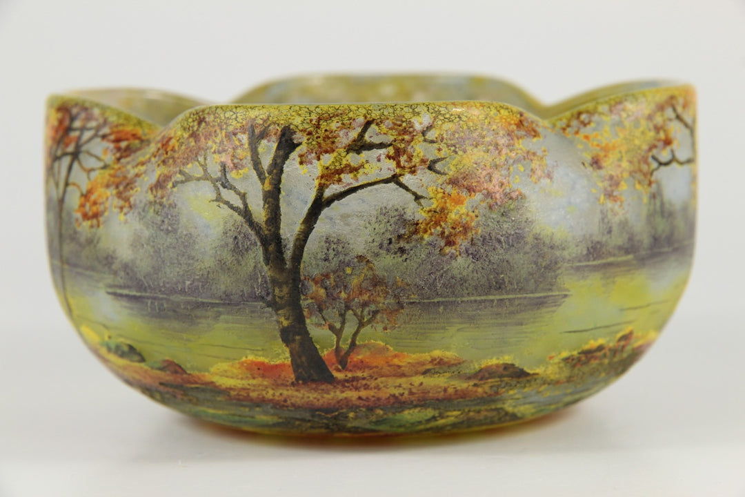 1910年頃の製造 ドーム兄弟（ドームナンシー）「秋の川辺の風景」文 カメオ・ガラスボウル