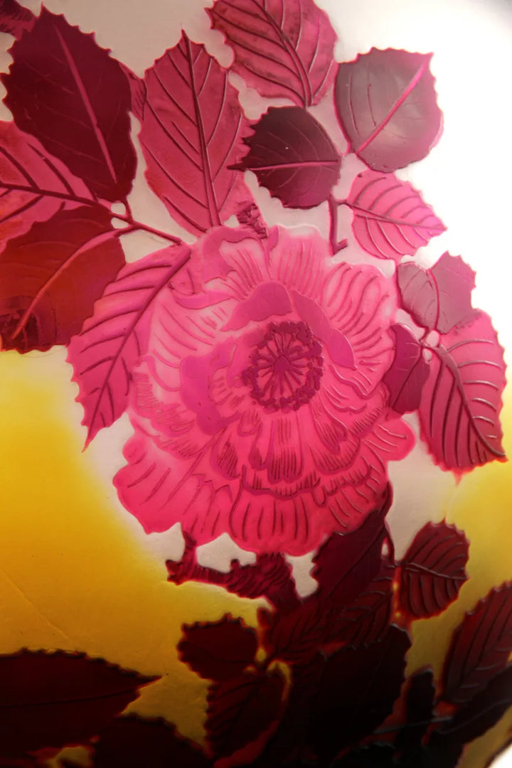 エミールガレ 薔薇の花が描かれた花瓶
