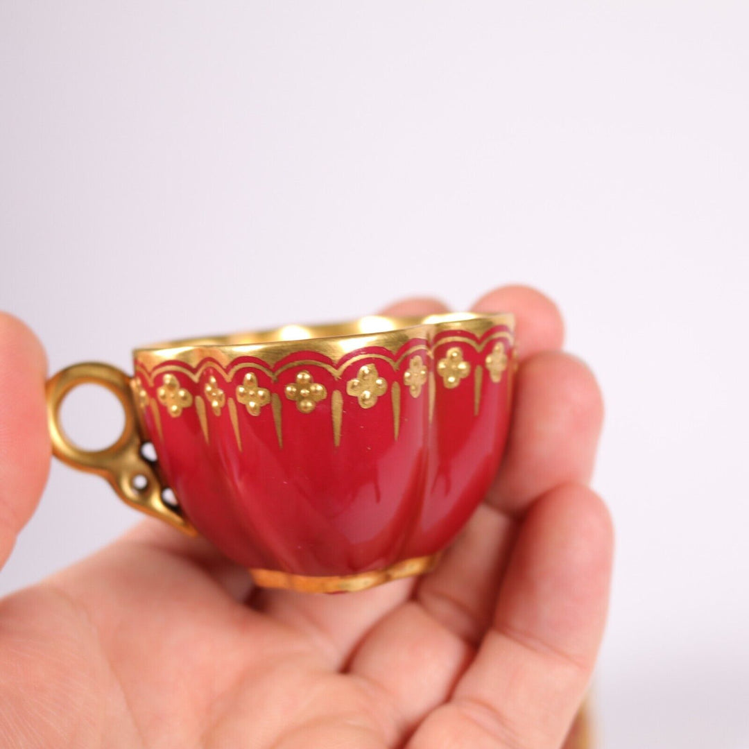 コールポート カップ＆ソーサー クワトレフォイルシェイプ マルーンレッド 1900年頃