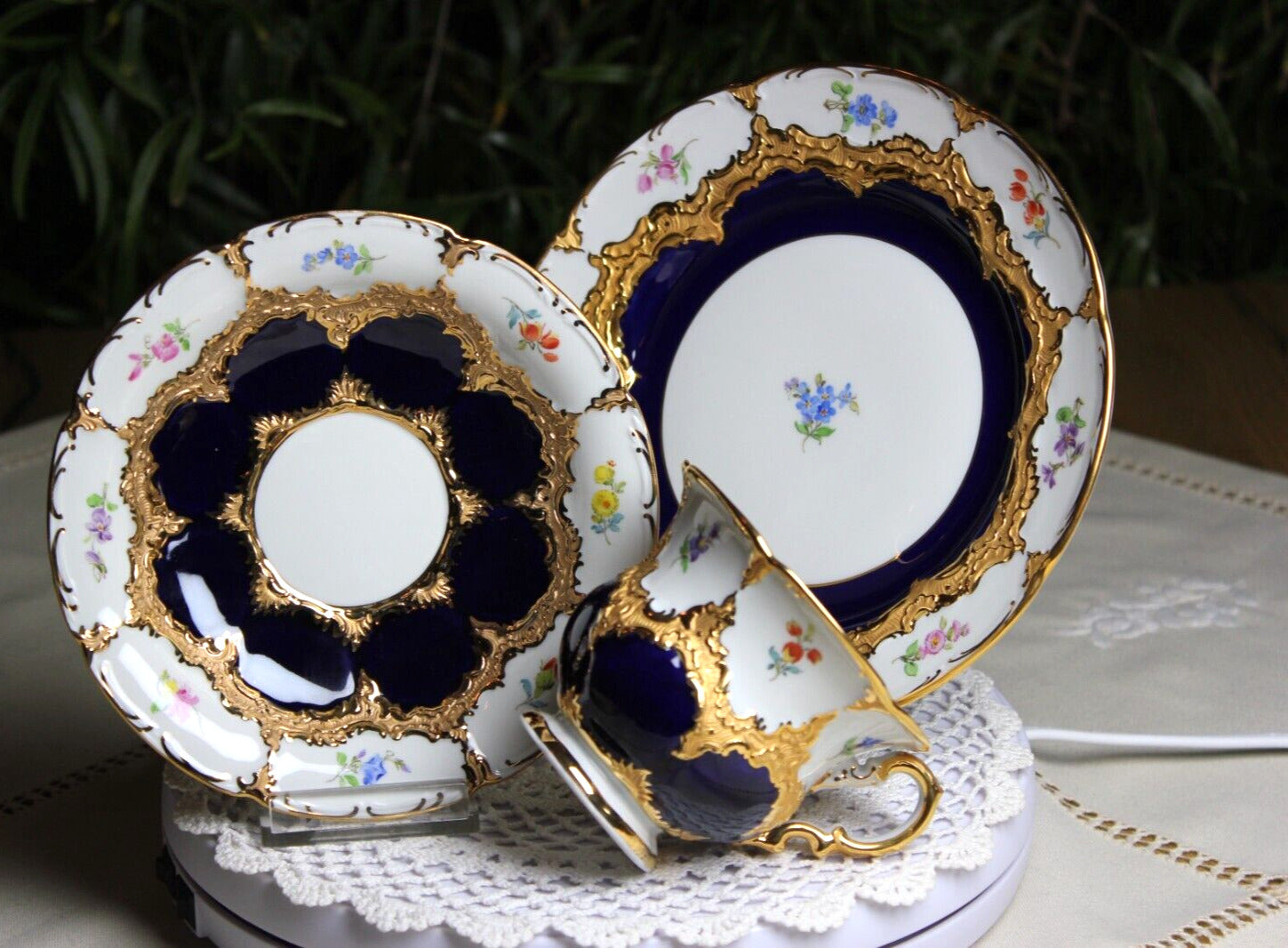 マイセン Bフォーム 花の絵が散りばめられたコバルトブルーの金縁