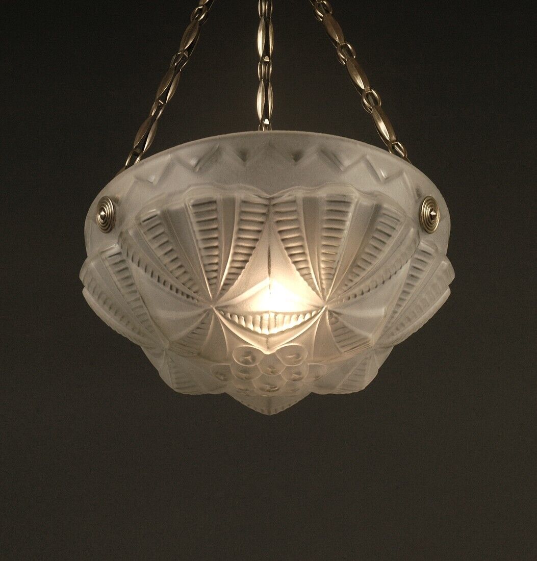 銀色の真鍮と型押しガラスのアールデコ調吊りランプ