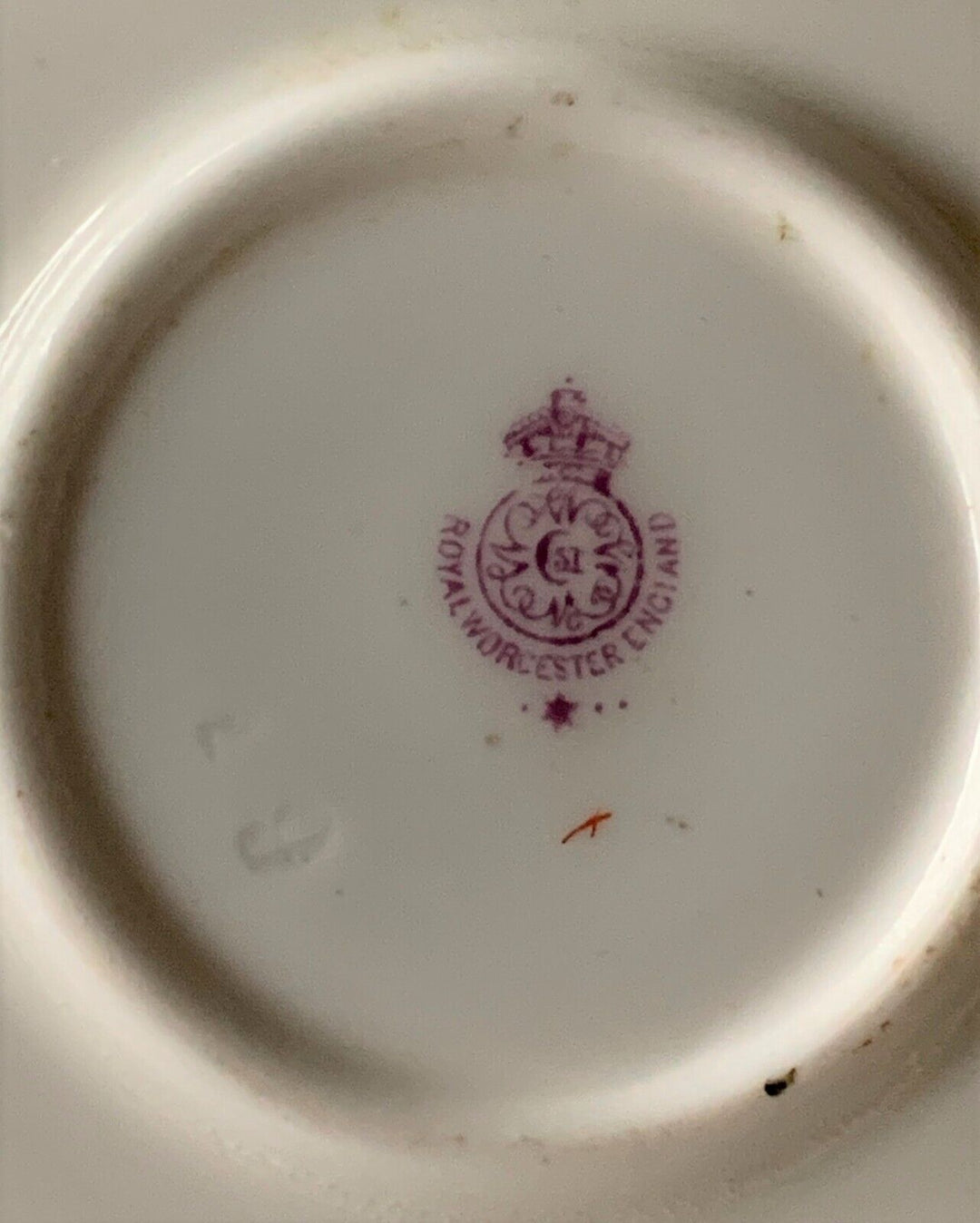 ロイヤルウースター 薔薇の手描きのデミタスカップ＆ソーサー 1919年頃