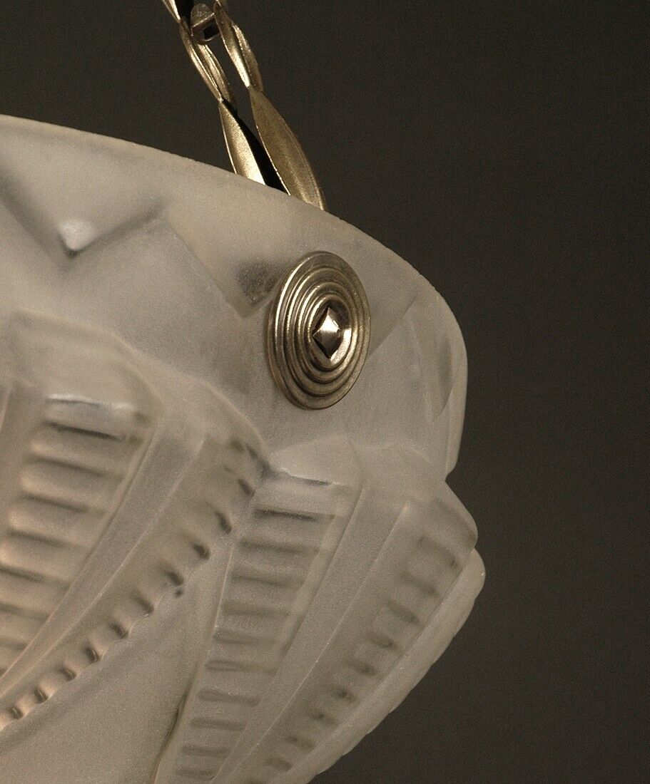 銀色の真鍮と型押しガラスのアールデコ調吊りランプ