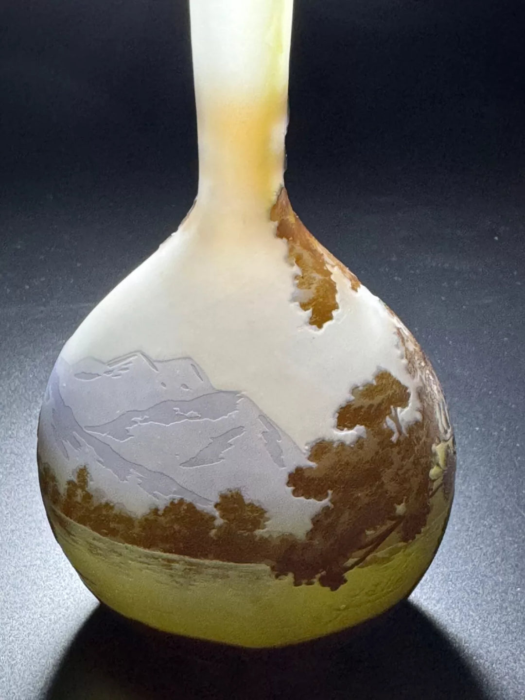 エミールガレ 山と湖の風景が描かれた一輪挿し バンジョー型花瓶