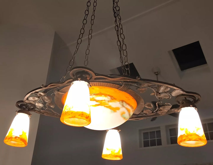 オレンジとホワイトのガラスシャンデリア(ミューラー製) オレンジとホワイトのガラスシャンデリア(ミューラー製)