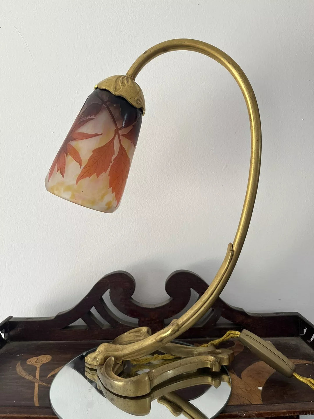 ドーム兄弟（ドームナンシー）菊の花が描かれたアンティークテーブルランプ