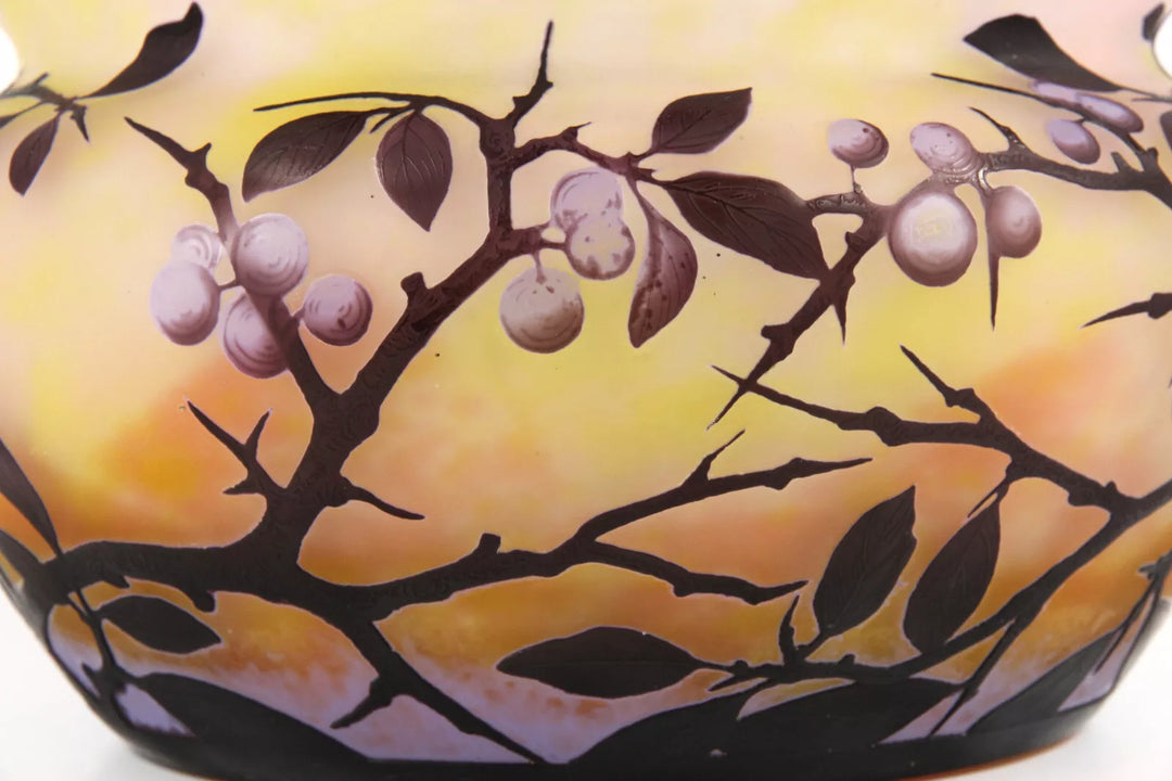 ドーム兄弟（ドームナンシー）スモモの実が描かれた鉢型の花瓶