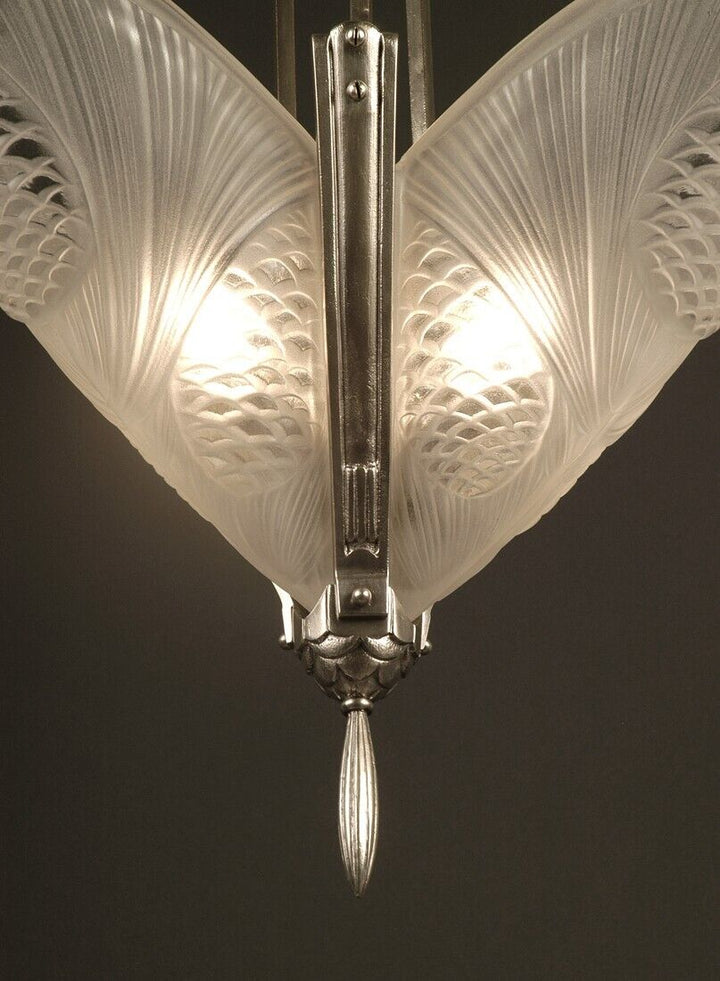 レオン・ユゲ、ドゥゲ アールデコ調シャンデリア シルバーメッキブロンズと型押しガラスのペンダントライト