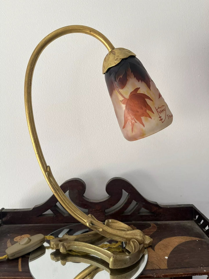 ドーム兄弟（ドームナンシー）菊の花が描かれたアンティークテーブルランプ