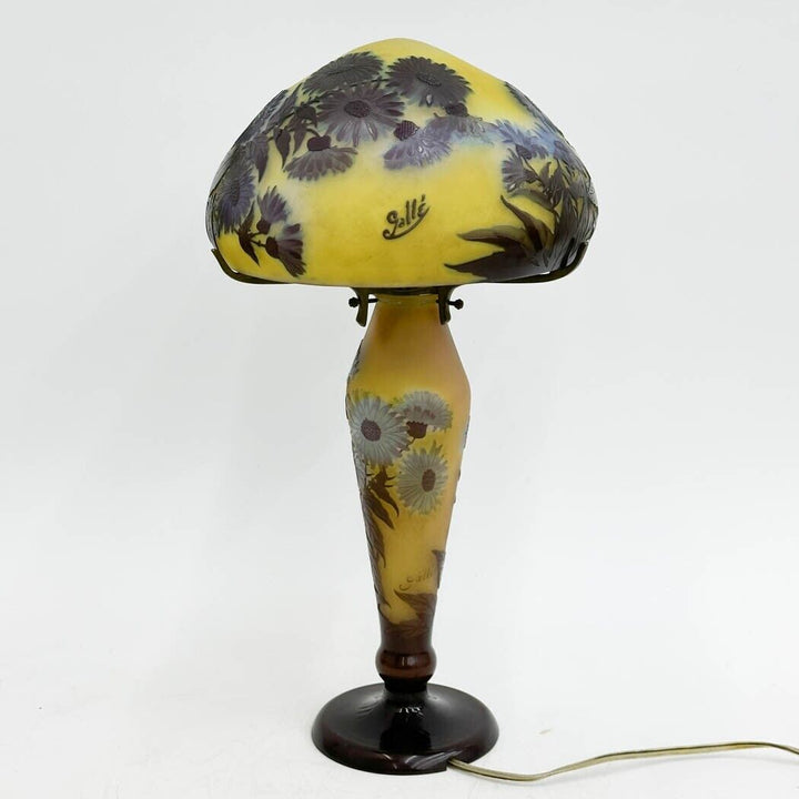 エミールガレ マーガレットの花が描かれたテーブルランプ   1910年頃の作品
