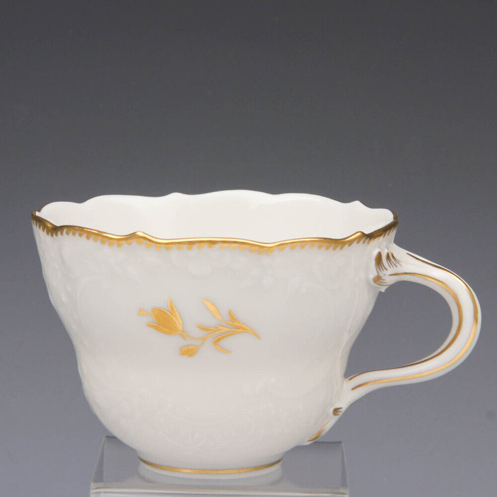 マイセン食器 レリーフとノイマルセイユ（金の枝葉）が描かれたコーヒーカップセット