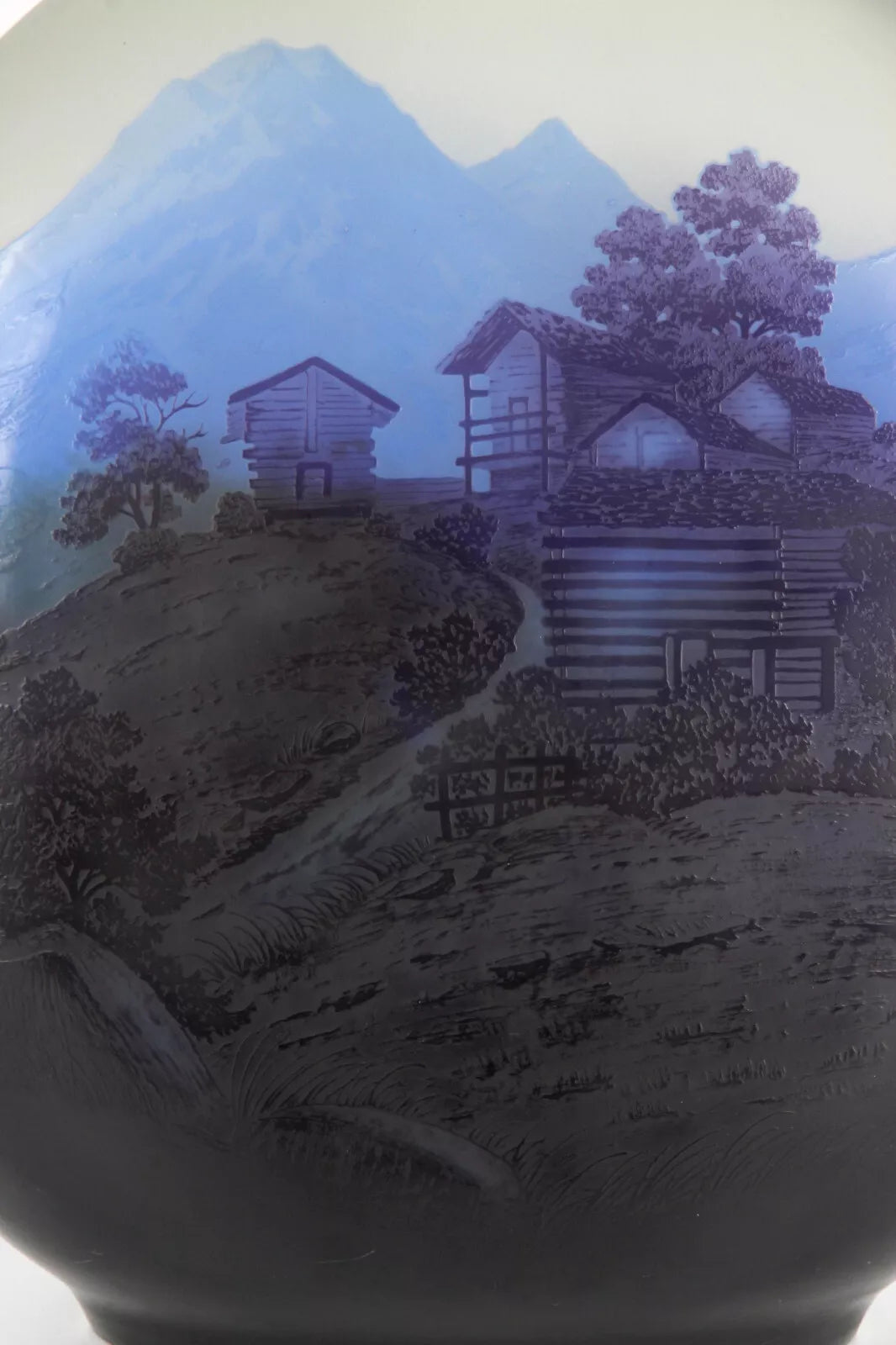 エミールガレ アルプスの湖と風景が描かれた花瓶 「Les Alps」